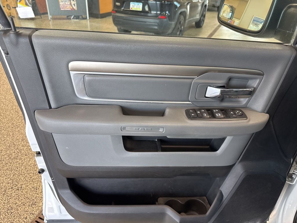 2017 RAM 1500 Big Horn Crew Cab 4x4 5'7' Box
