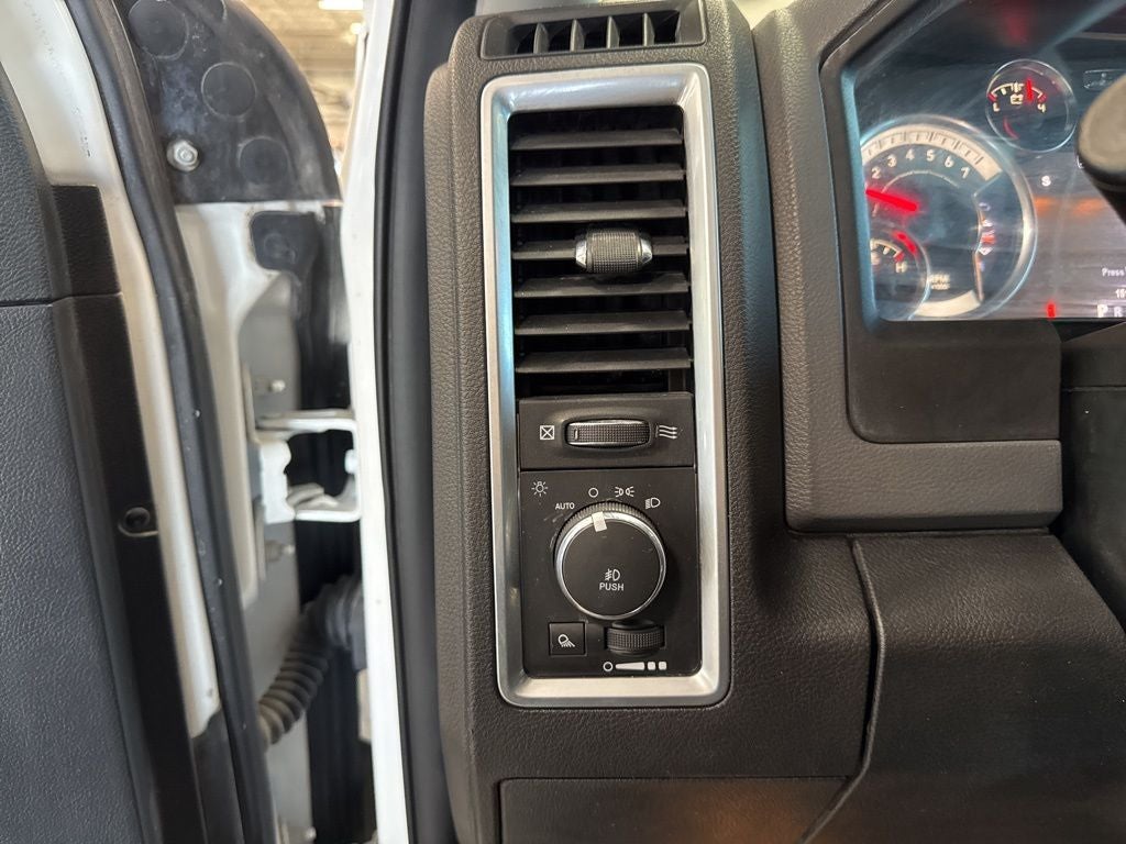 2017 RAM 1500 Big Horn Crew Cab 4x4 5'7' Box