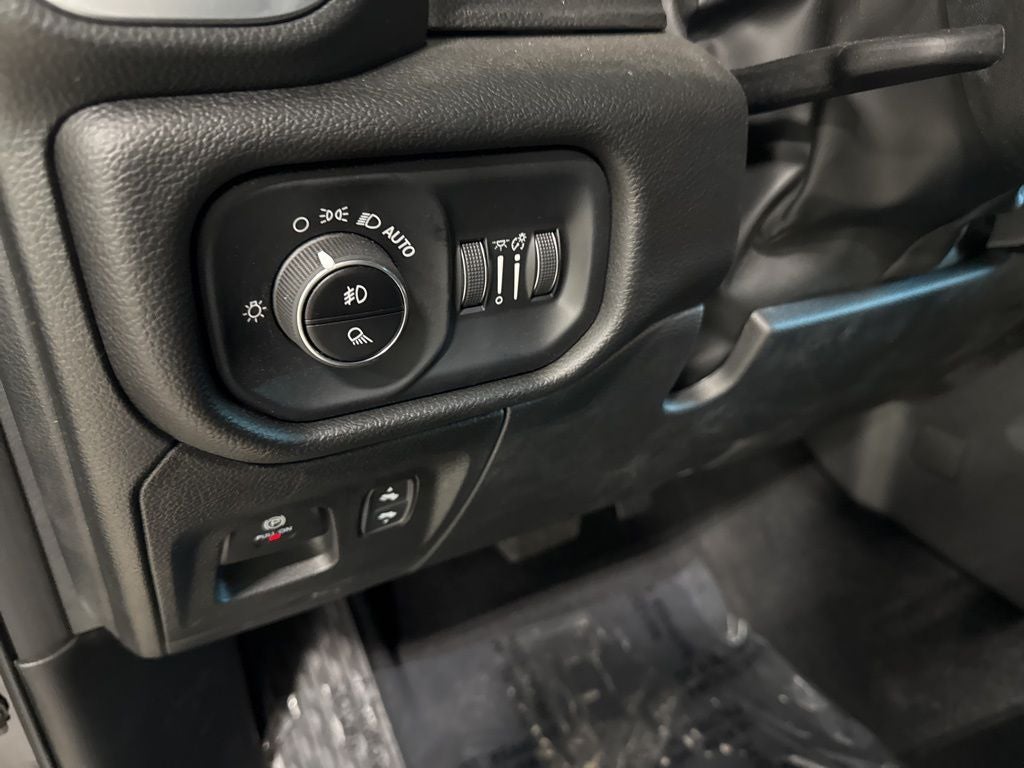 2025 RAM Ram 1500 RAM 1500 BIG HORN CREW CAB 4X4 5'7' BOX