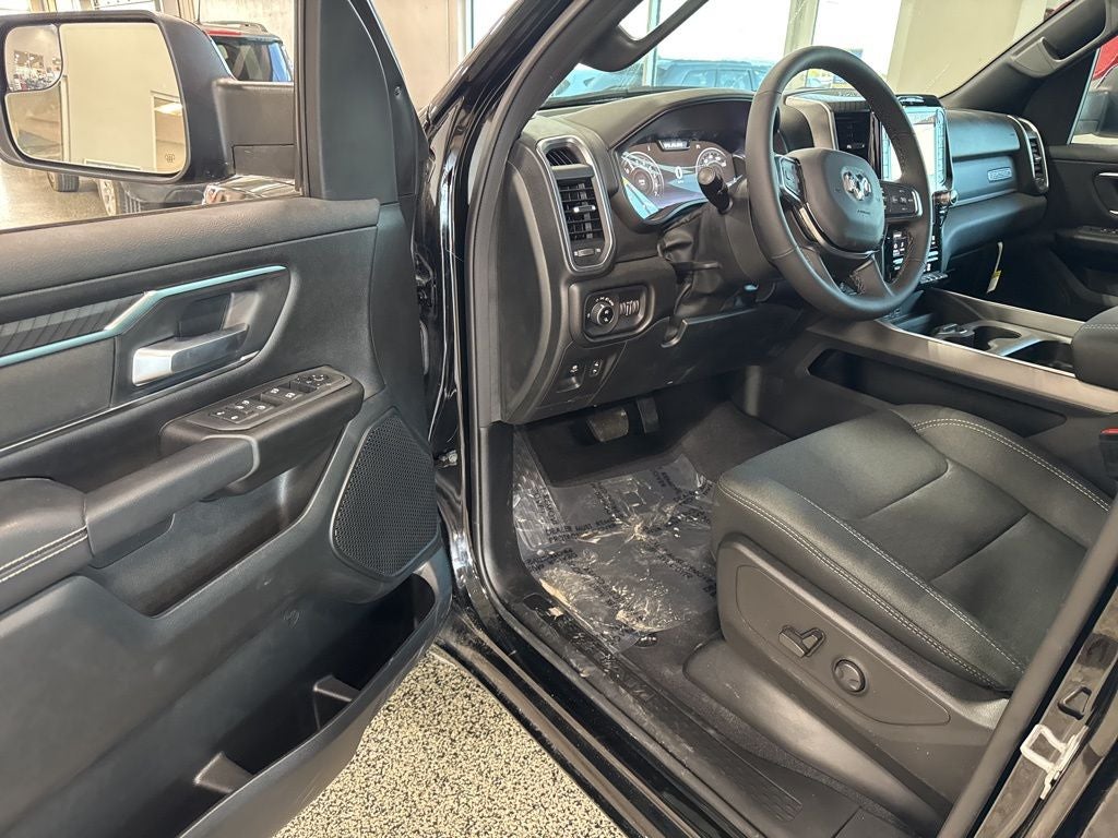 2025 RAM Ram 1500 RAM 1500 BIG HORN CREW CAB 4X4 5'7' BOX