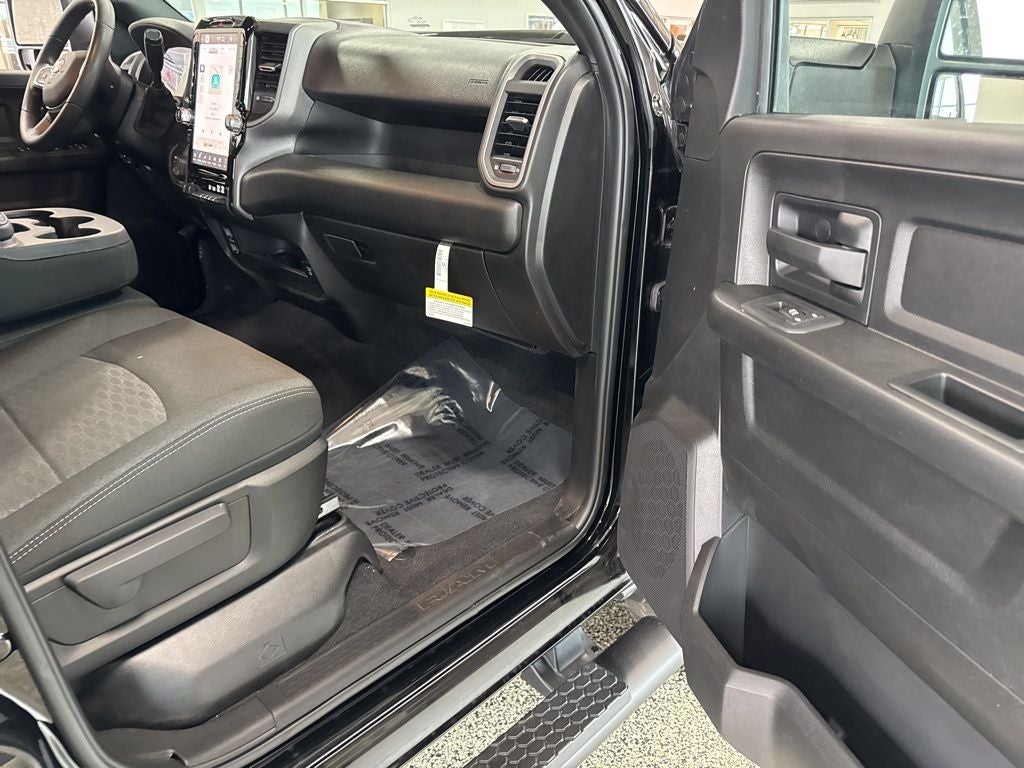 2026 RAM Ram 2500 RAM 2500 BLACK EXPRESS CREW CAB 4X4 6'4' BOX