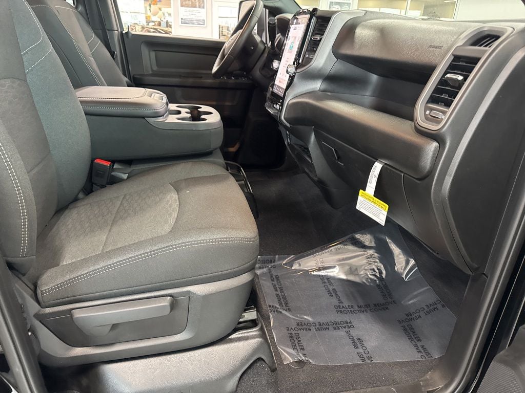 2026 RAM Ram 2500 RAM 2500 BLACK EXPRESS CREW CAB 4X4 6'4' BOX