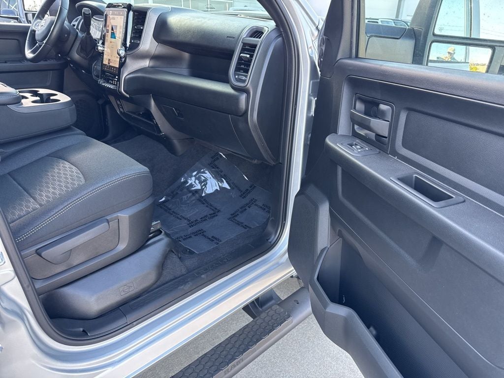 2026 RAM Ram 2500 RAM 2500 BLACK EXPRESS CREW CAB 4X4 6'4' BOX