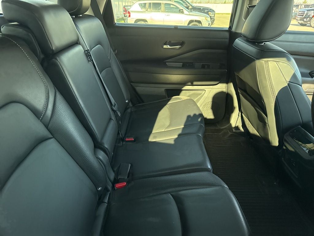 2023 Nissan Pathfinder SL 4WD