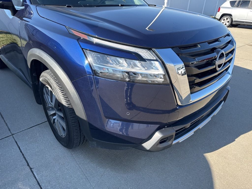 2023 Nissan Pathfinder SL 4WD