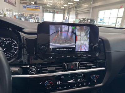 2023 Nissan Pathfinder SL 4WD