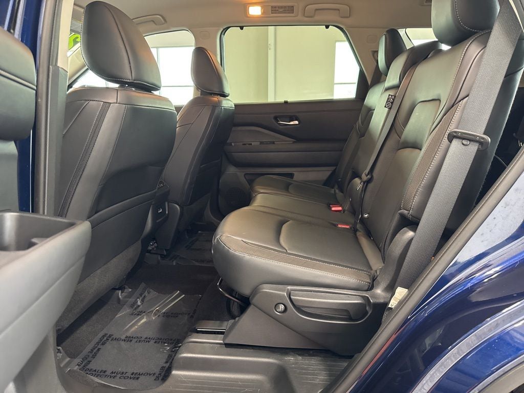 2023 Nissan Pathfinder SL 4WD