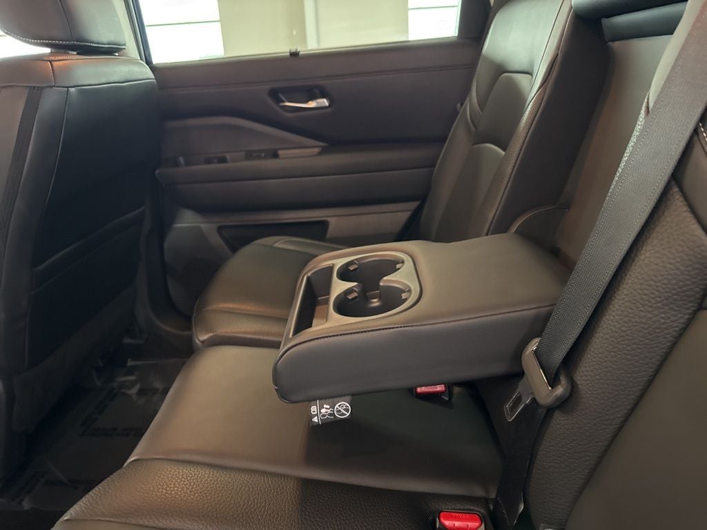 2023 Nissan Pathfinder SL 4WD