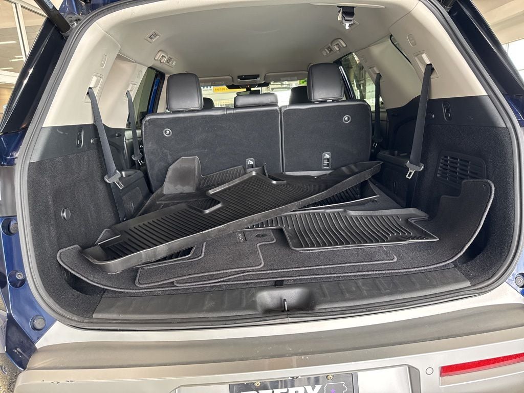 2023 Nissan Pathfinder SL 4WD