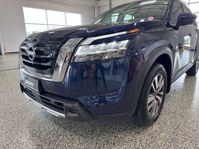 2023 Nissan Pathfinder SL 4WD