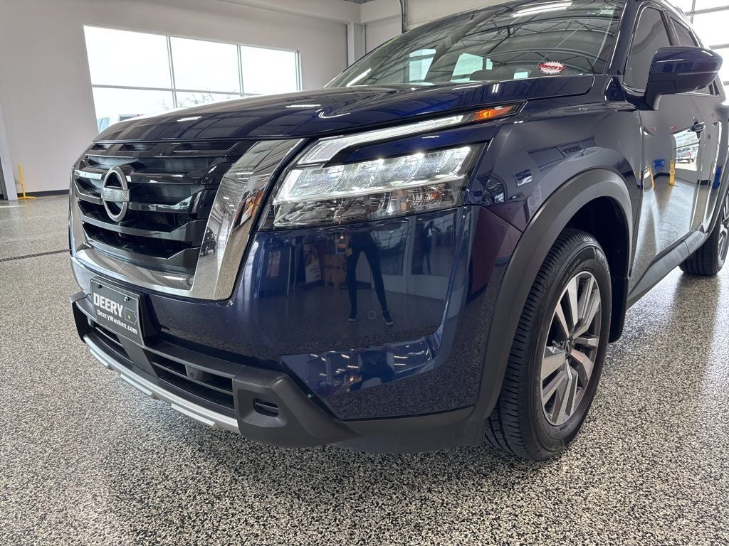 2023 Nissan Pathfinder SL 4WD