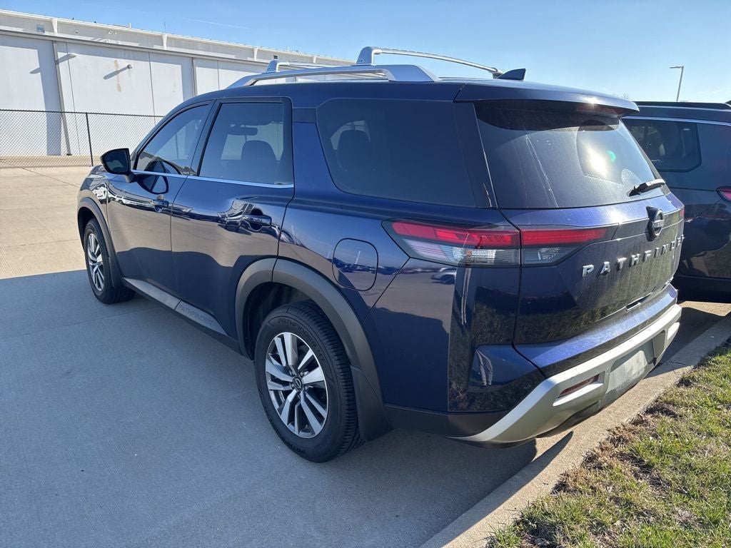 2023 Nissan Pathfinder SL 4WD