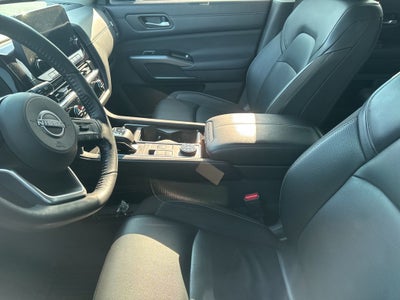 2023 Nissan Pathfinder SL 4WD