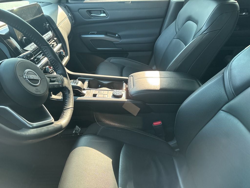 2023 Nissan Pathfinder SL 4WD