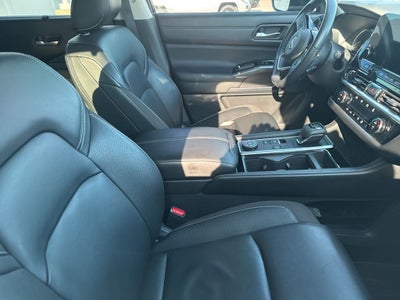 2023 Nissan Pathfinder SL 4WD