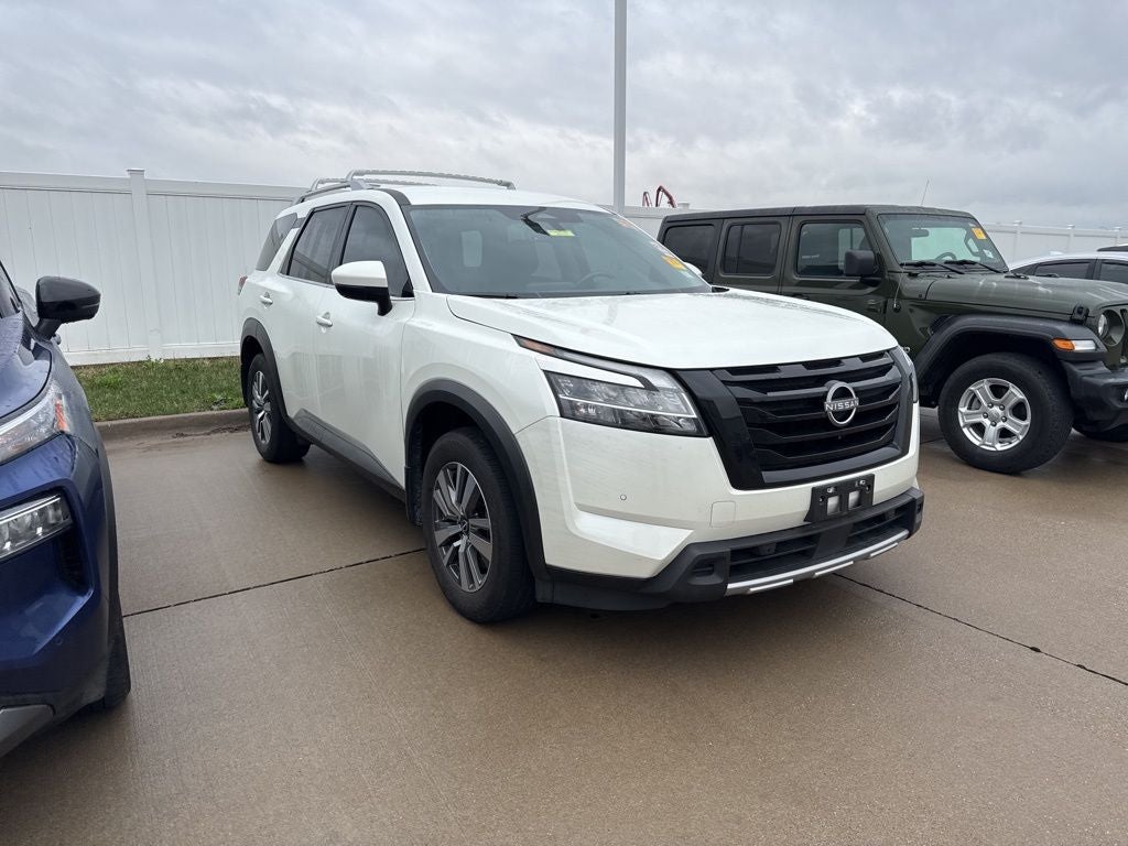 2023 Nissan Pathfinder SL 4WD