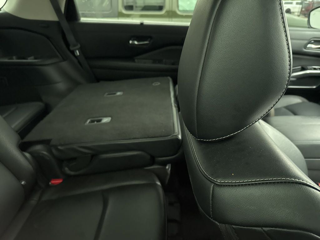 2023 Nissan Pathfinder SL 4WD