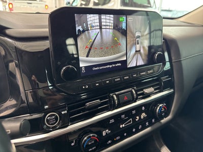 2023 Nissan Pathfinder SL 4WD