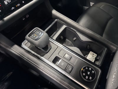 2023 Nissan Pathfinder SL 4WD