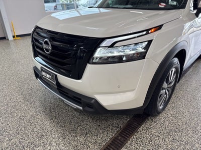2023 Nissan Pathfinder SL 4WD