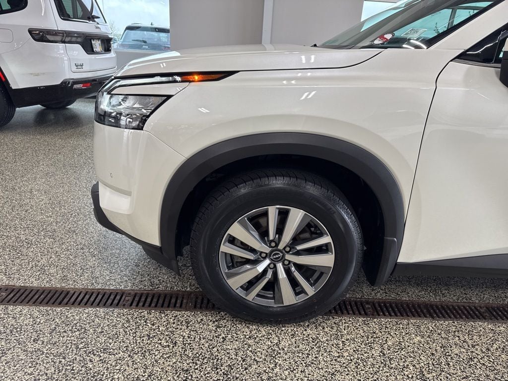 2023 Nissan Pathfinder SL 4WD