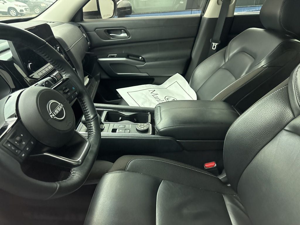 2023 Nissan Pathfinder SL 4WD