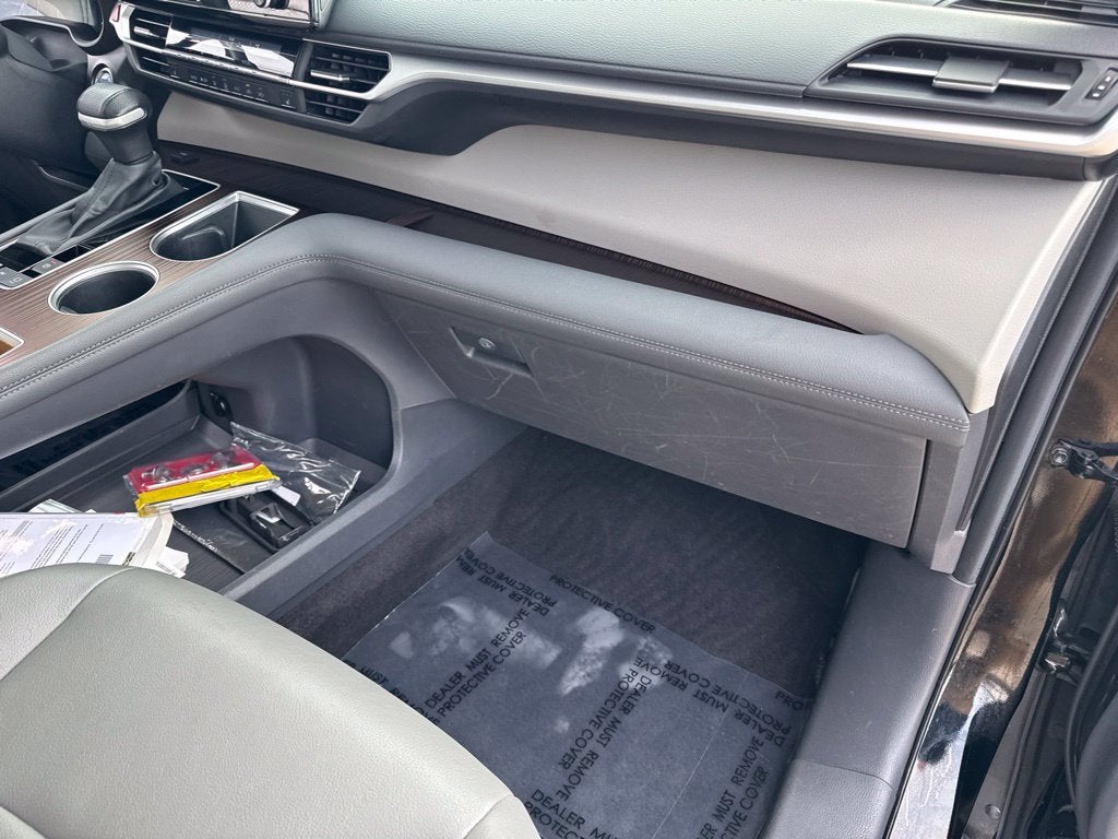 2024 Toyota Sienna LE