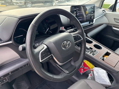 2024 Toyota Sienna LE