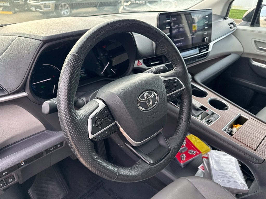 2024 Toyota Sienna LE