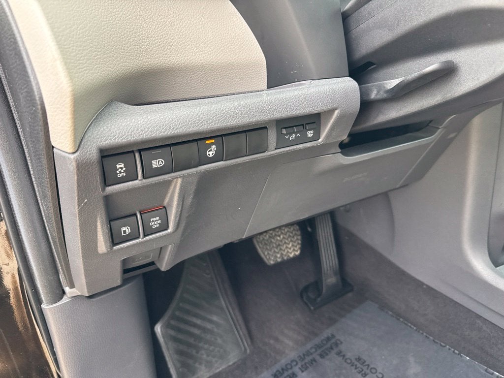 2024 Toyota Sienna LE