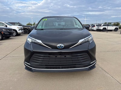 2024 Toyota Sienna LE