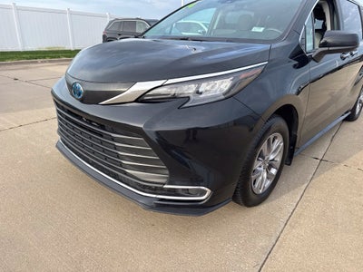 2024 Toyota Sienna LE