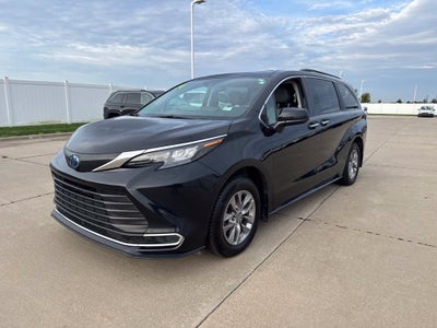 2024 Toyota Sienna LE