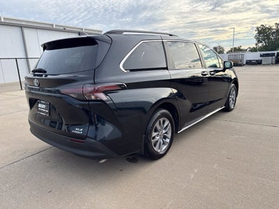 2024 Toyota Sienna LE