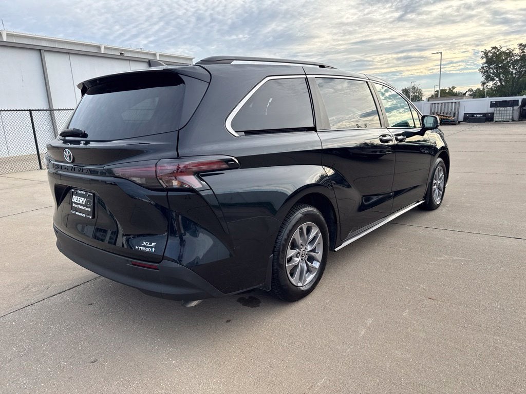 2024 Toyota Sienna LE