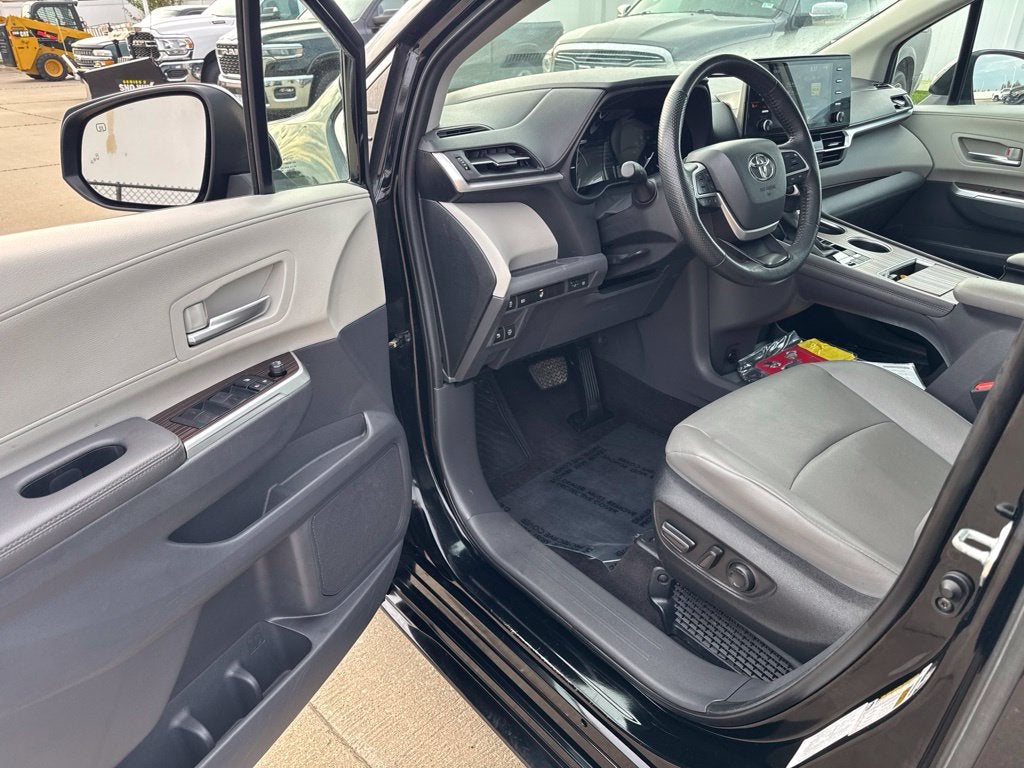 2024 Toyota Sienna LE