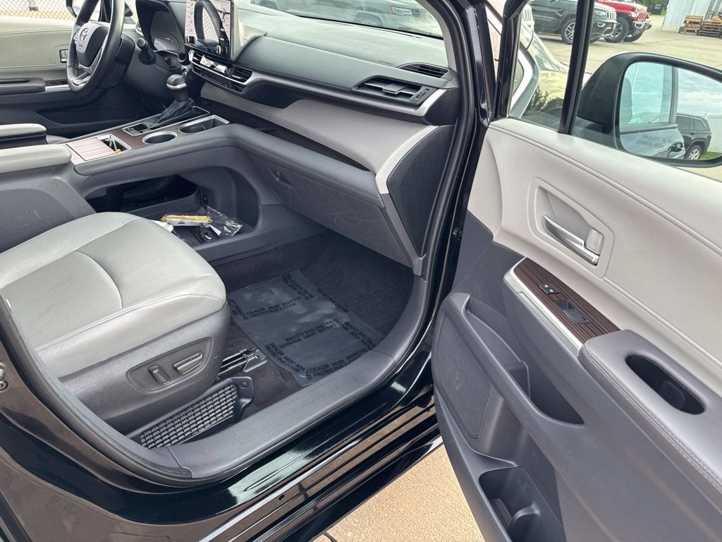 2024 Toyota Sienna LE