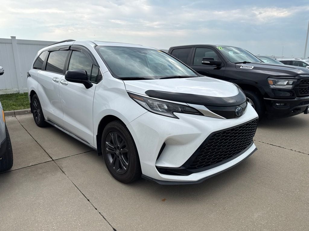 2023 Toyota Sienna XSE 8 Passenger