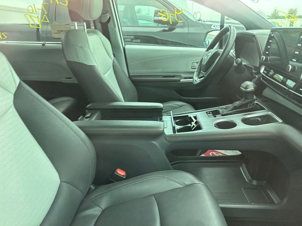 2023 Toyota Sienna LE
