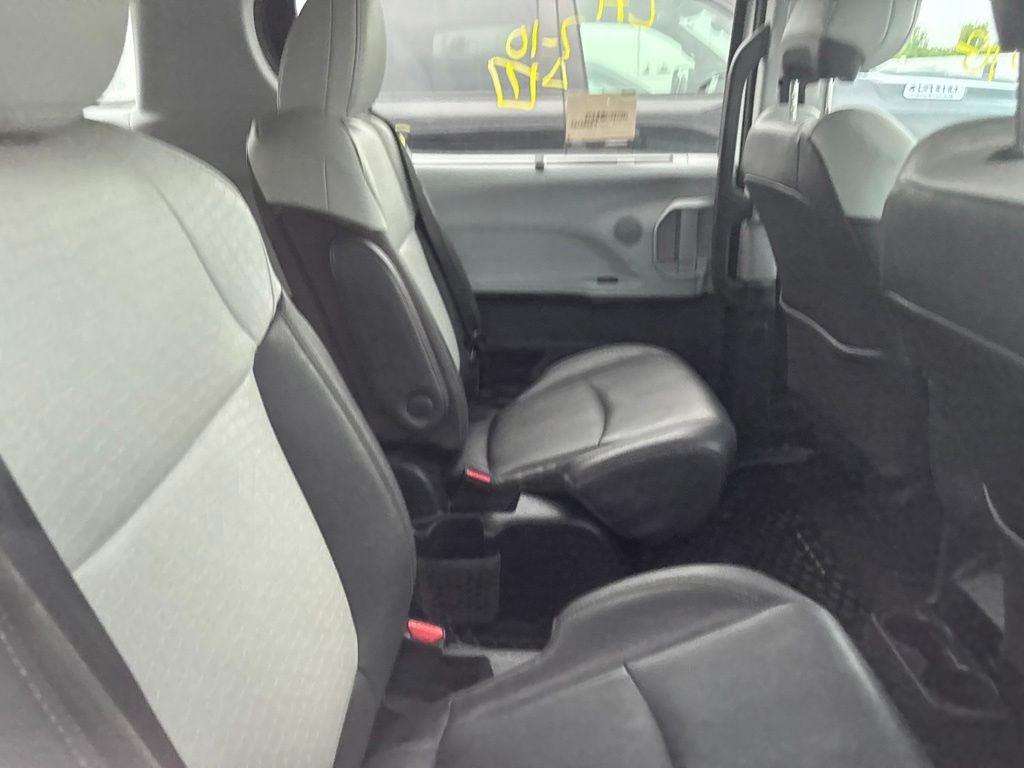 2023 Toyota Sienna LE