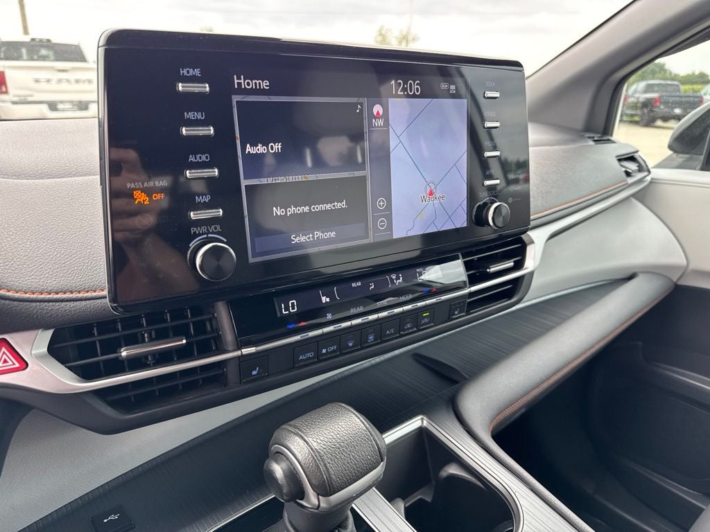 2023 Toyota Sienna LE