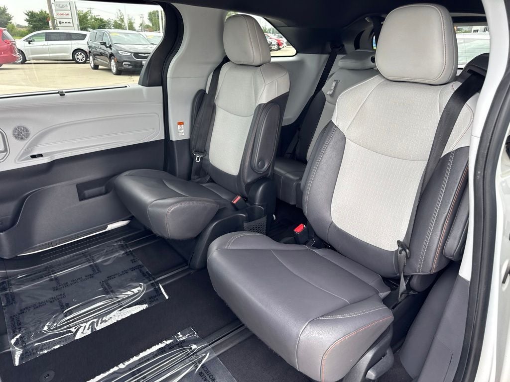 2023 Toyota Sienna LE