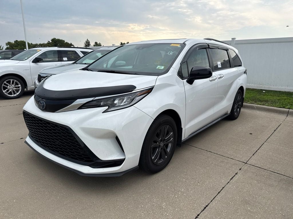 2023 Toyota Sienna LE
