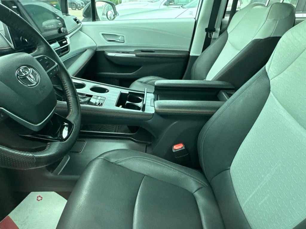 2023 Toyota Sienna LE