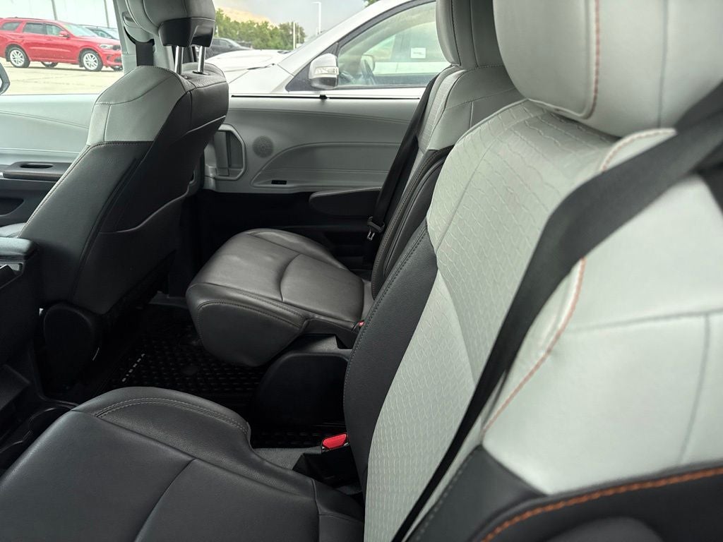 2023 Toyota Sienna LE