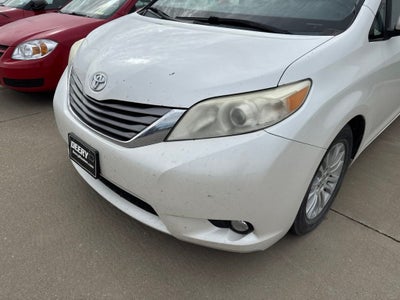 2015 Toyota Sienna XLE 8 Passenger