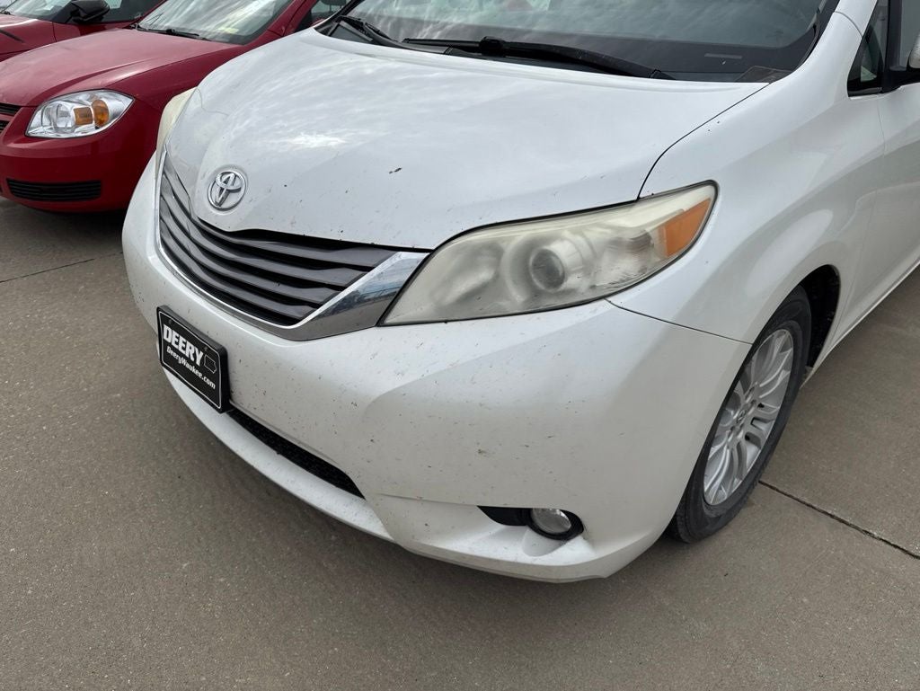2015 Toyota Sienna XLE 8 Passenger
