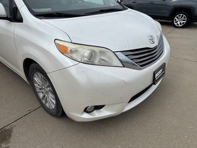 2015 Toyota Sienna XLE 8 Passenger