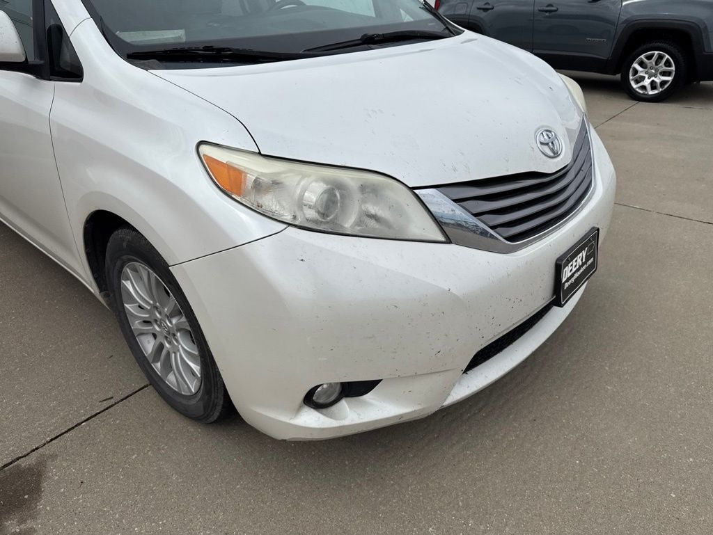 2015 Toyota Sienna XLE 8 Passenger
