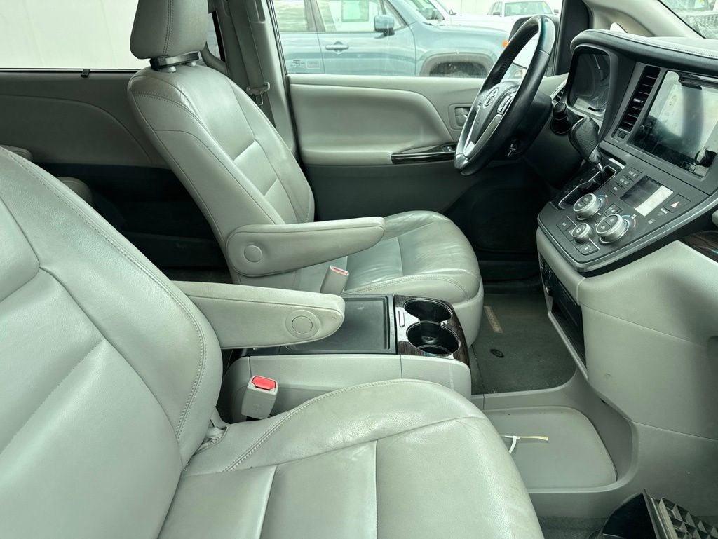 2015 Toyota Sienna XLE 8 Passenger
